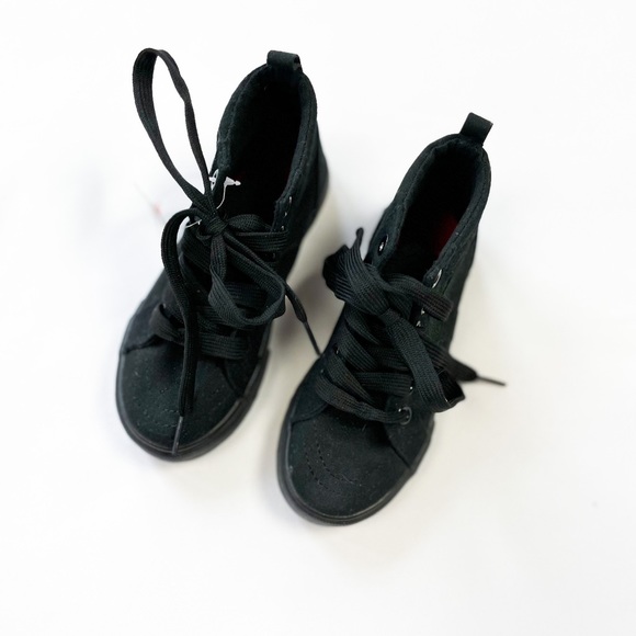 NWT Toddler 11 Black Sneakers - Picture 3 of 6